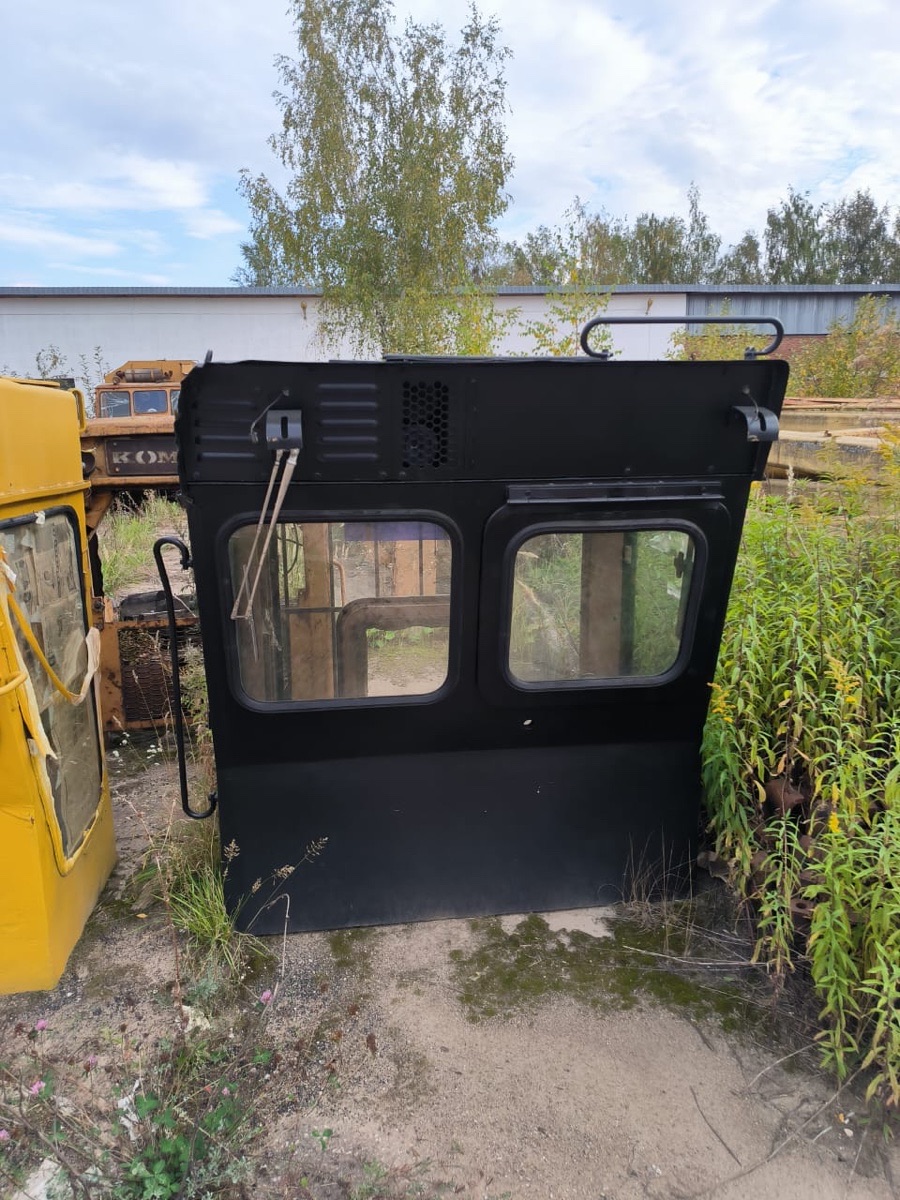 Кабина D355C Komatsu — фото 9